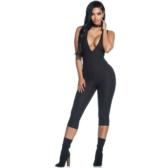 Sleeveless Capri Jumpsuit Plunging V Neckline - Picture 5 of 6